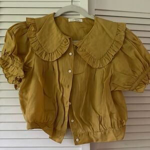 Beautiful Doen cropped blouse. Just needs a good iron!